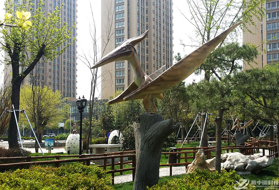 仿真恐龍營造景區(qū)神秘氛圍