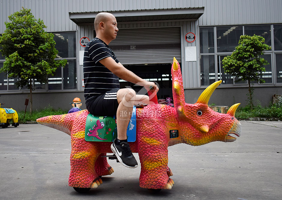 三角恐龍恐龍車，商場(chǎng)騎的三角龍，三角龍童車