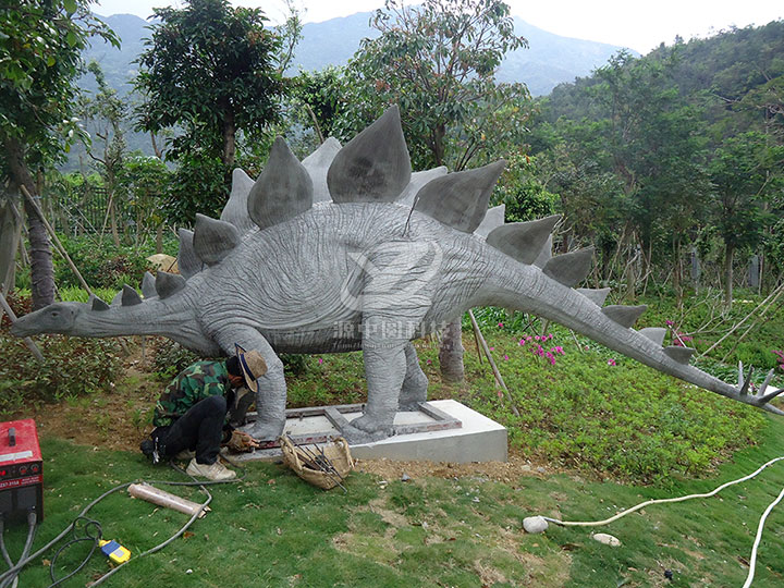 水泥雕塑劍龍制作，水泥恐龍制作